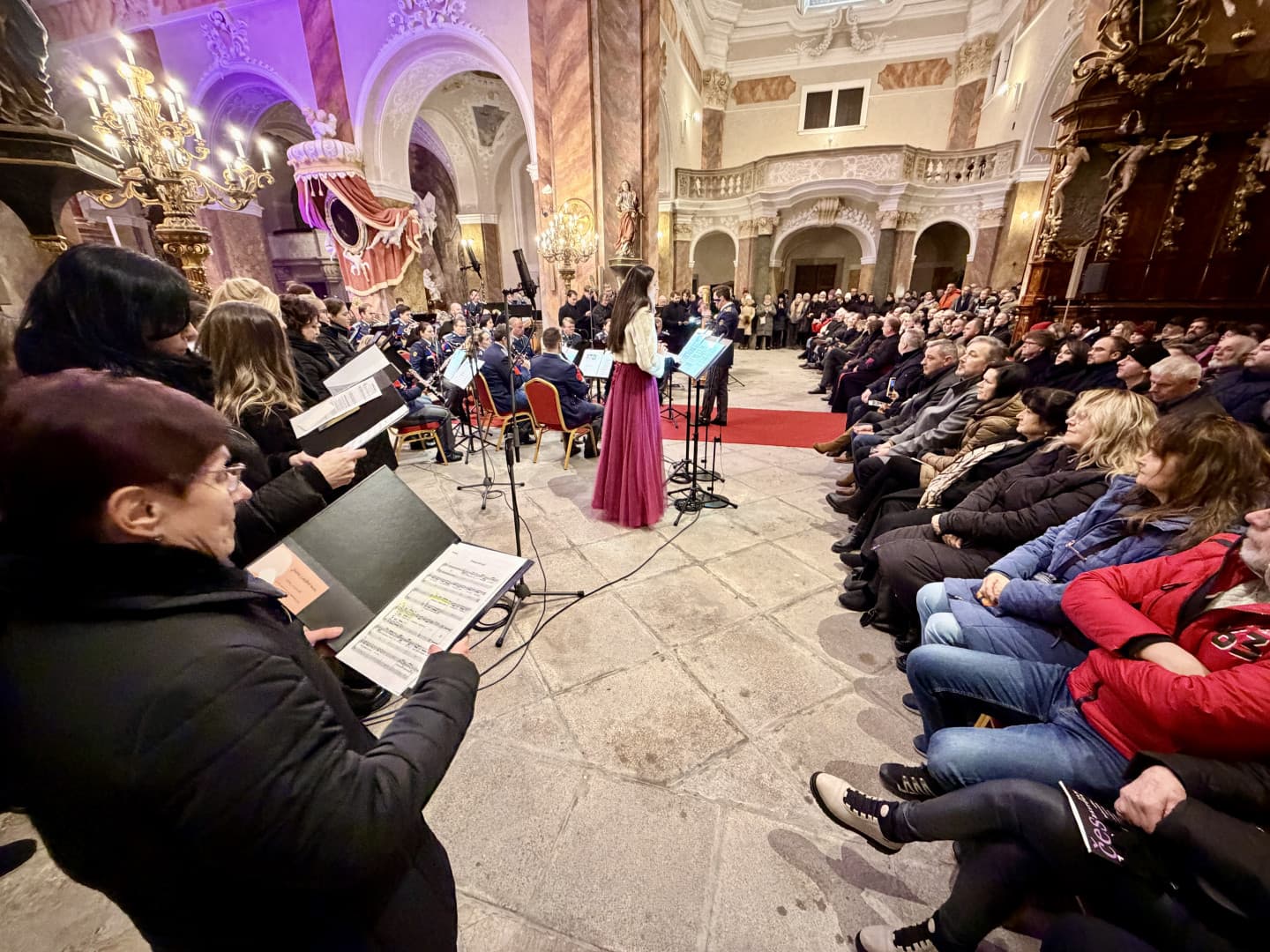 Adventní koncert Ústeckého kraje rozezněl chrám oseckého kláštera