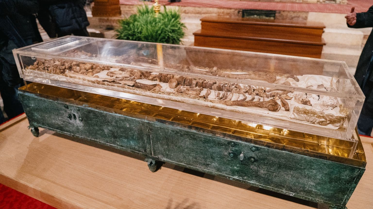 V italském Assisi jsou ode dneška měsíc vystaveny ostatky svatého Františka