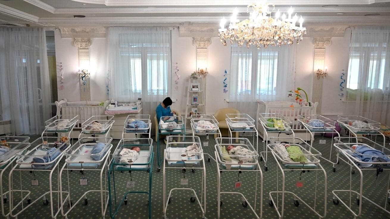 Vatikán o náhradním mateřství: Vykořisťování chudých žen