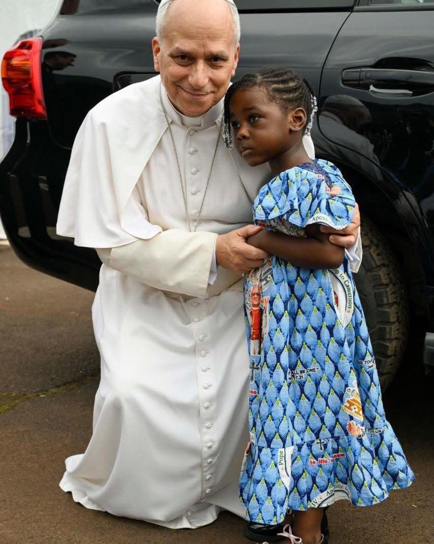 Šestý den papeže v Africe: Rozloučení s Kamerunem a přesun do Angoly
