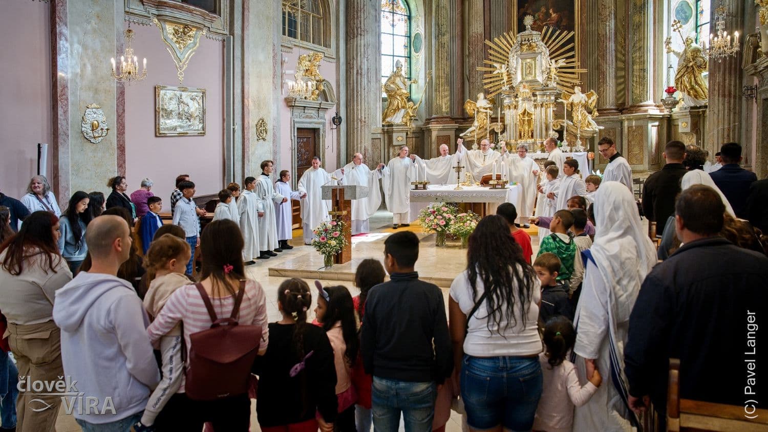 FOTOGALERIE: Romská pouť na Svatém Kopečku se nesla v duchu sv. Františka z Assisi