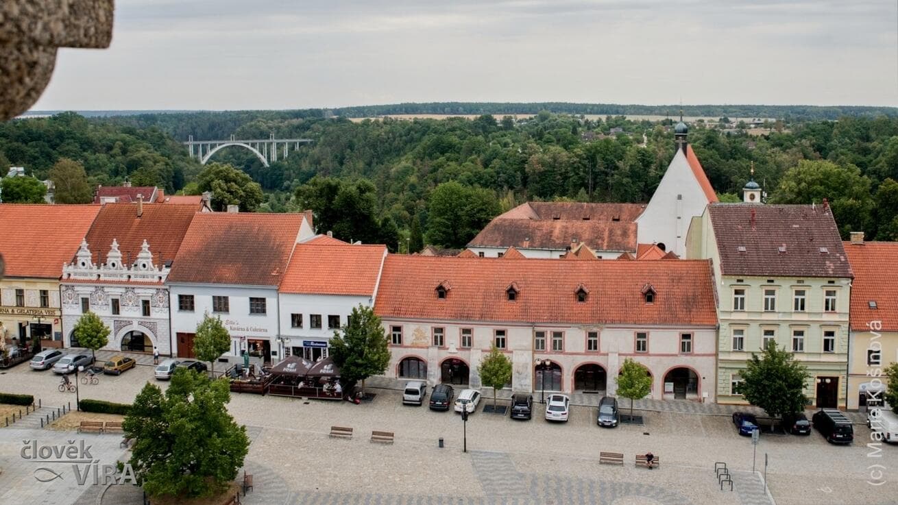 FOTOGALERIE: Poutní mše svatá v jubilejním františkánském kostele v Bechyni