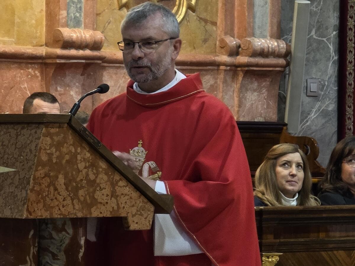 Nestačí mít plné knihovny, pokud máme prázdná srdce. Děkan z Veselí předal Nitře ostatky sv. Cyrila