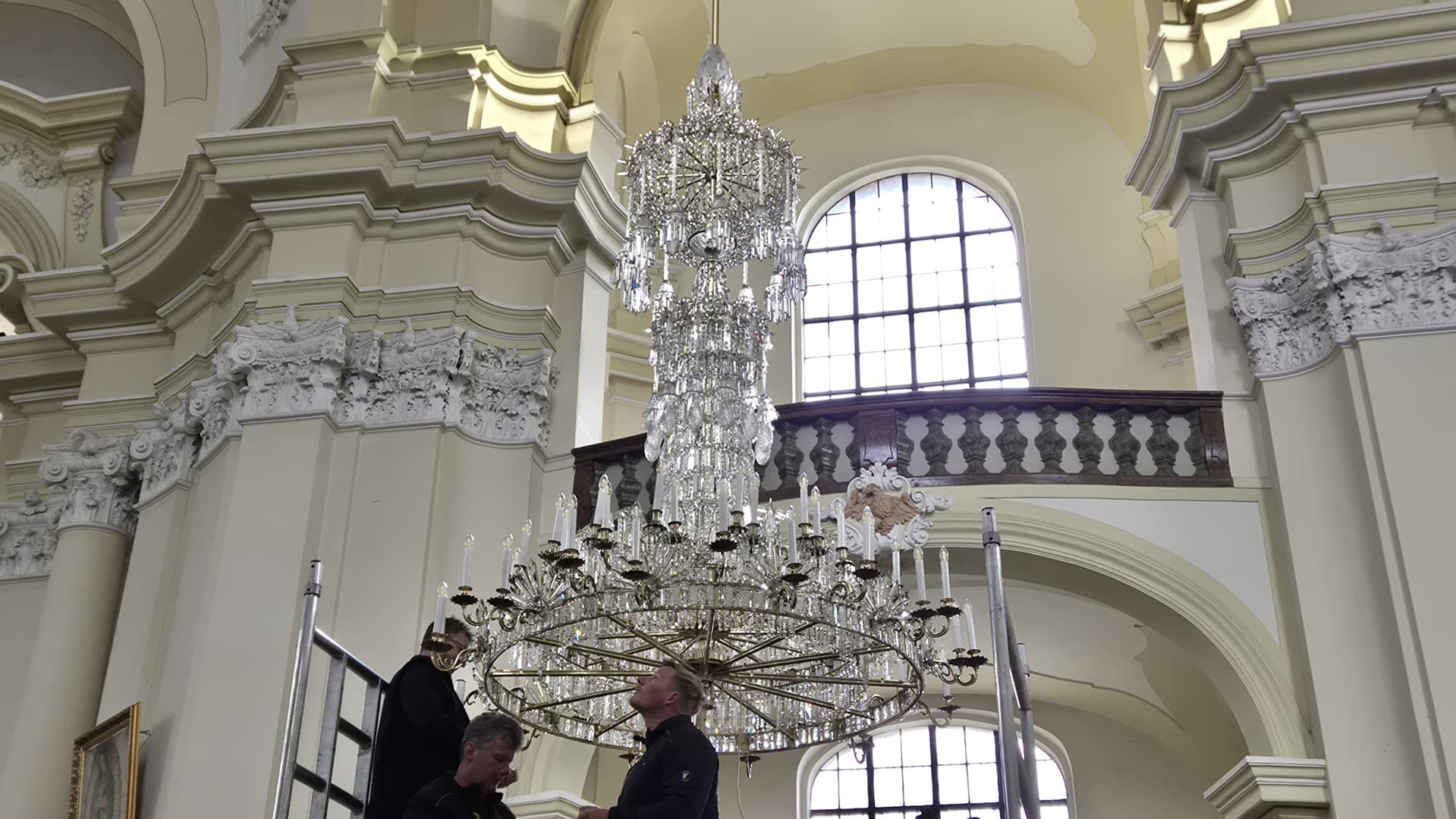 Lustr v chrámu Navštívení Panny Marie v Hejnicích je zpět
