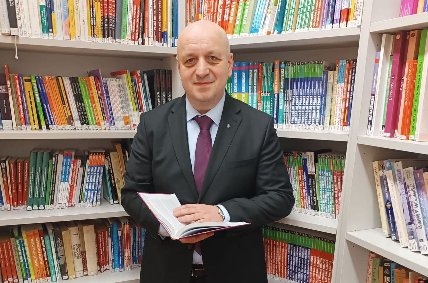 Kněz z Dubí u Teplic se stal rektorem Vysoké školy aplikované psychologie v Terezíně