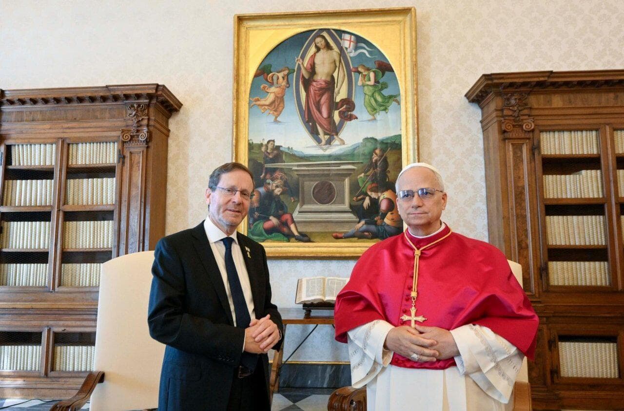 Papež hovořil s izraelským prezidentem o antisemitismu a míru