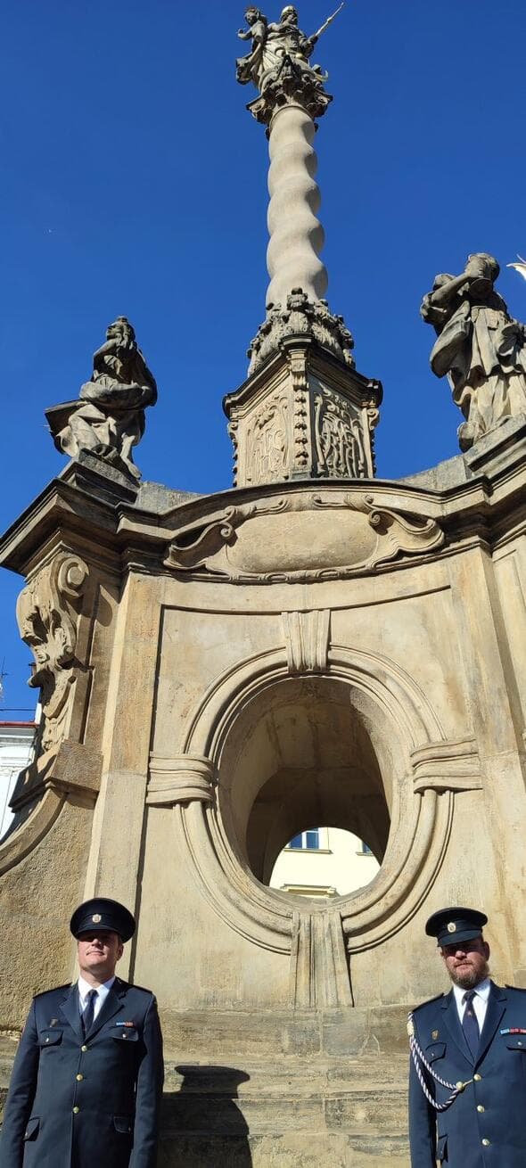 Modlitby u mariánského sloupu v Olomouci za Boží požehnání a mír ve světě