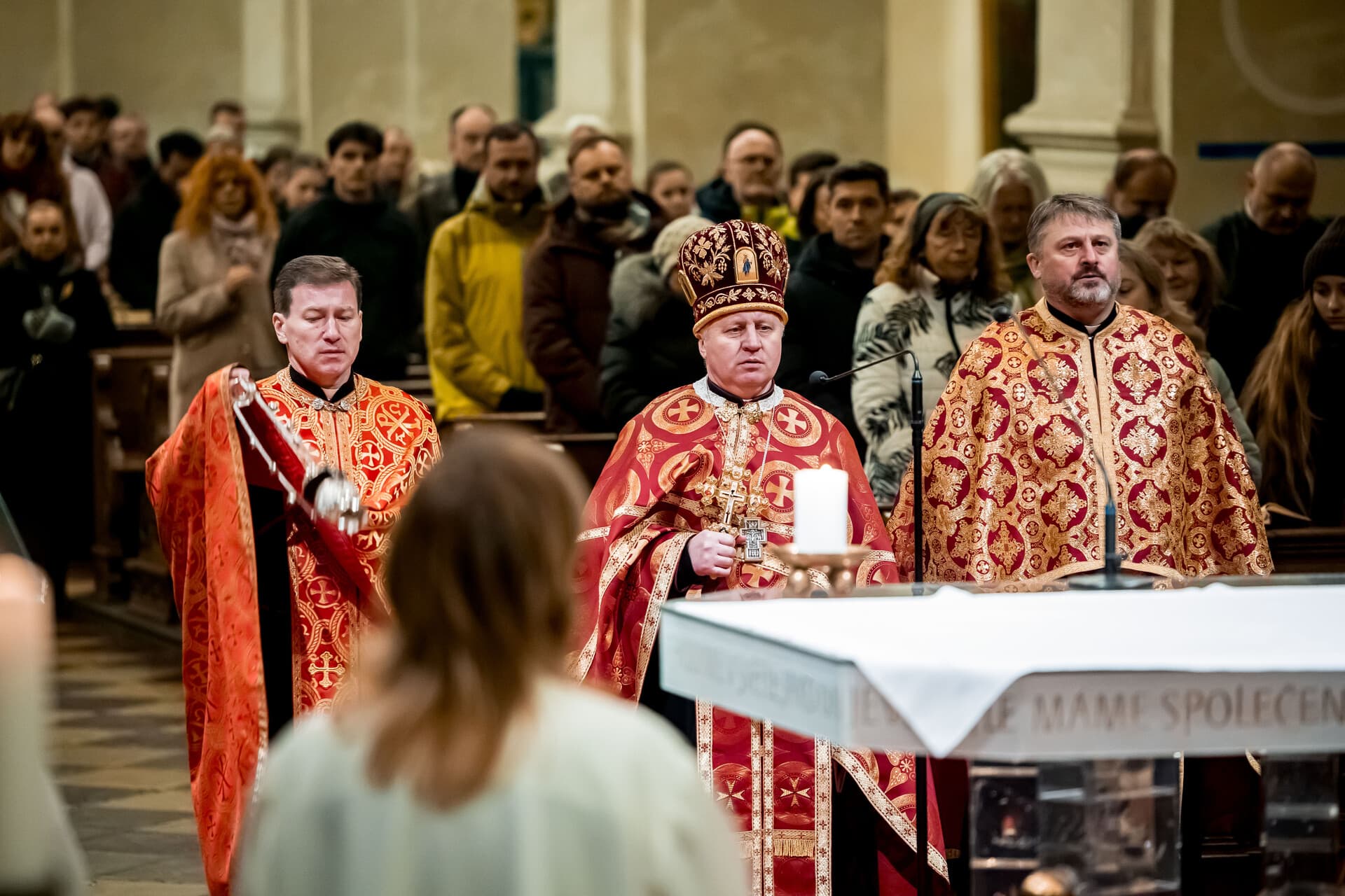 FOTOGALERIE: Svatá liturgie u příležitosti 4. výročí začátku války na Ukrajině