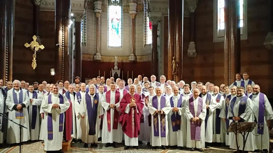 Kněží brněnské diecéze na pouti ve francouzském Arsu, působišti sv. Jana Maria Vianneye