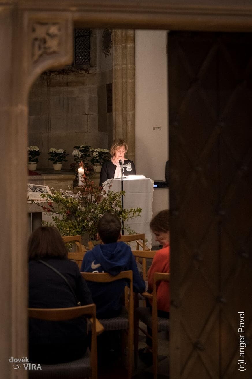 Čtení Bible 24 s hudebním vystoupením