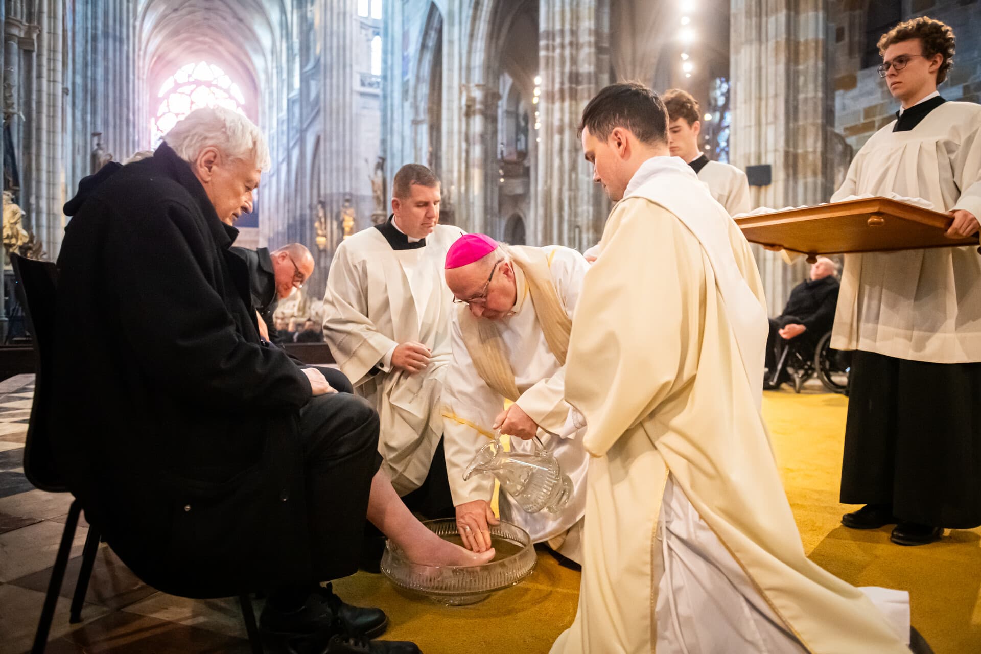 FOTOGALERIE: Obřady Zeleného čtvrtku v katedrále sv. Víta v Praze