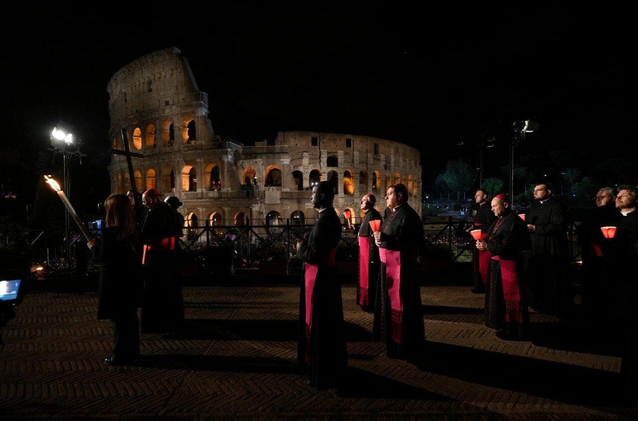 Lev XIV. při dnešní křížové cestě ponese sám kříž