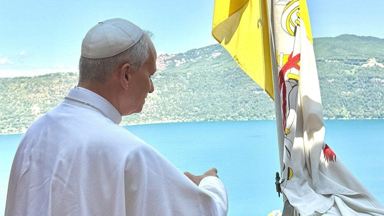 Papež zahajuje letní odpočinek v Castel Gandolfu