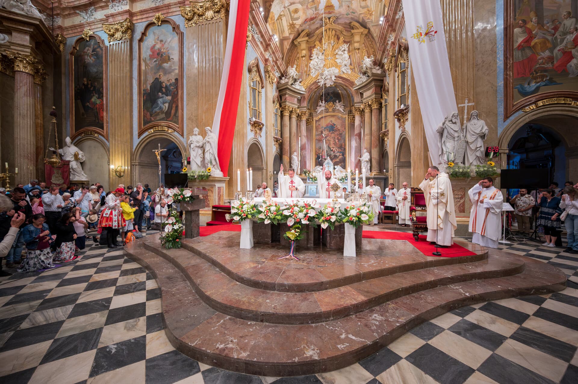 FOTOGALERIE: Novokněžská mše na Velehradě