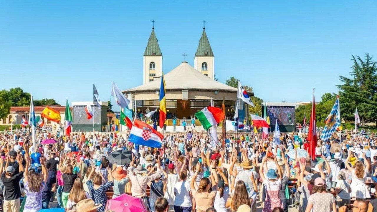 Svatý otec mladým v Medžugorji: Objevujte krásu setkání s Kristem