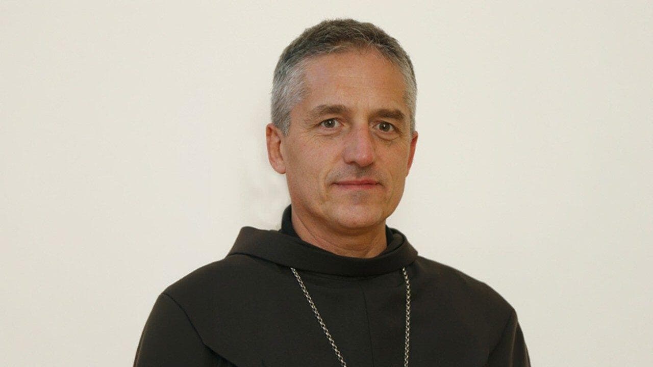 Papež jmenoval arcibiskupa Violu arciknězem baziliky sv. Petra