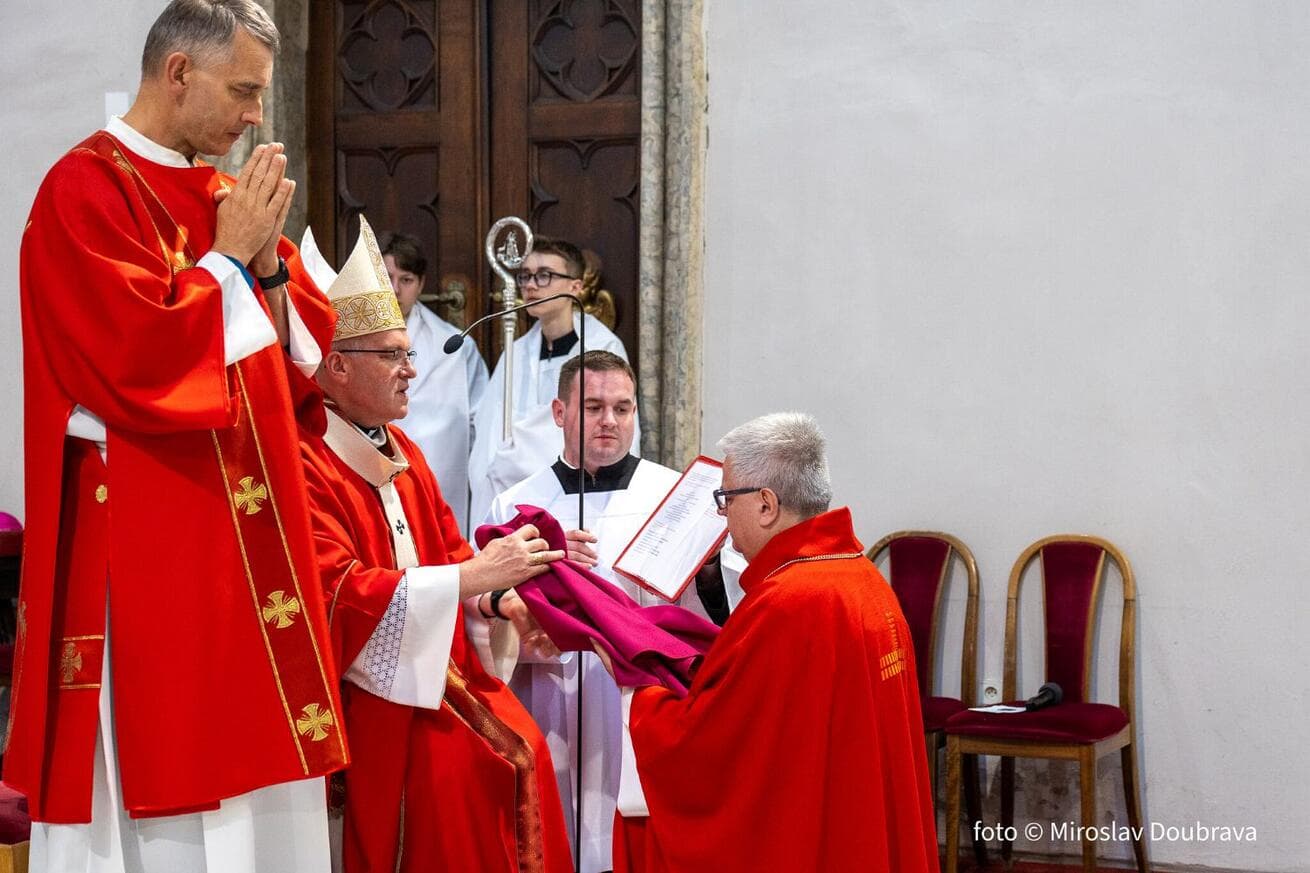 Staleté tradice, nové vize: Kapituly olomoucké arcidiecéze dostávají nové kanovníky