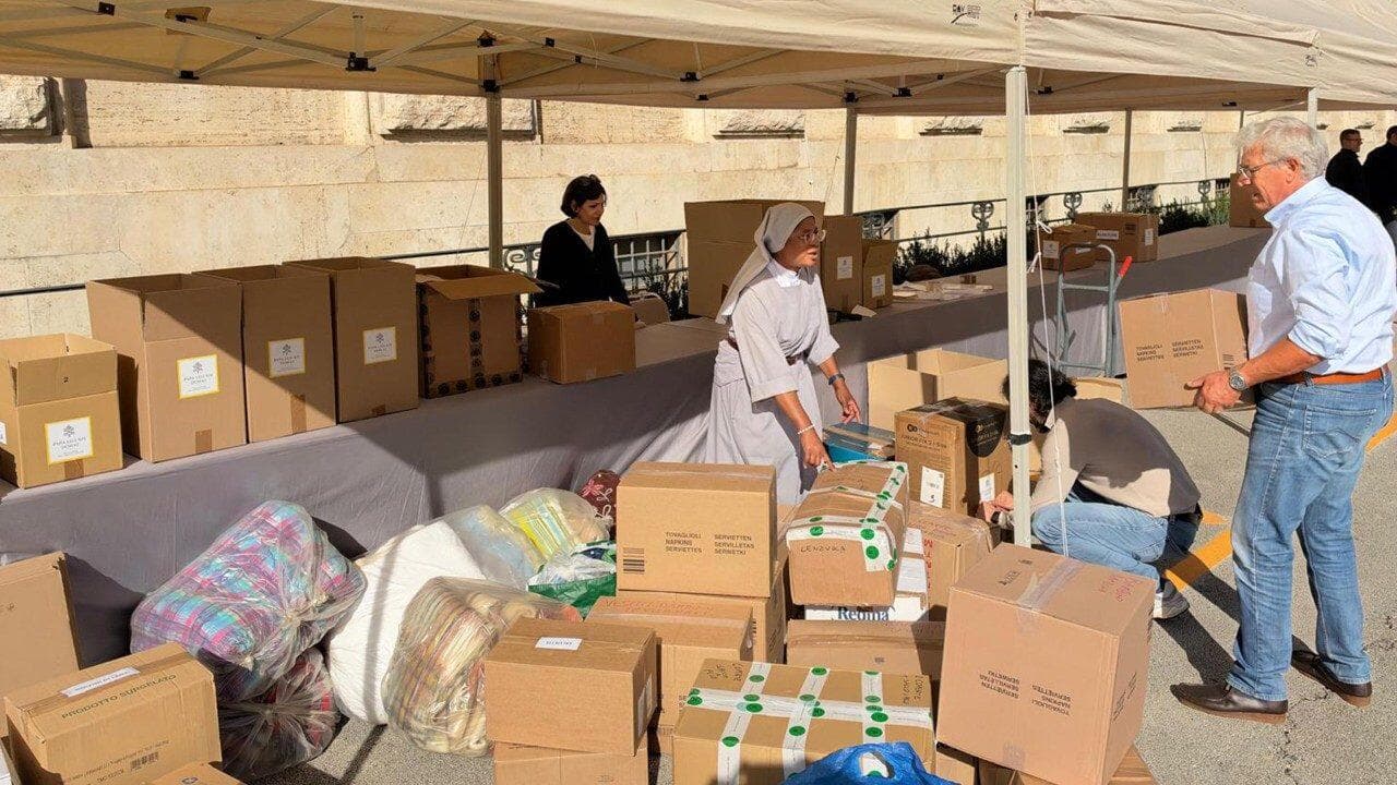 Vatikán posílá pomoc na Ukrajinu. Papežský almužník se vydává na cestu