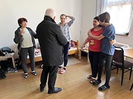 Litoměřický biskup navštívil ubytované ukrajinské ženy s dětmi