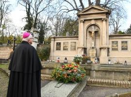 Dušičková pobožnost na hřbitově v Litoměřicích