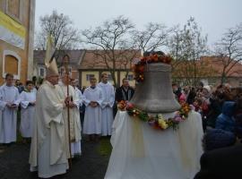 Žehnání nového zvonu v Liběšicích u Žatce