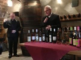 Biskup Jan Baxant požehnal Svatomartinské víno 2017