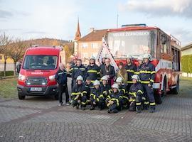 Žehnání nového hasičského vozu ve Velkých Žernosekách