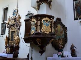 Restaurovaný mobiliář v kostele sv. Vavřince v Mělníku