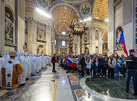 Národní pout vyvrcholila hlavní bohoslužbou ve svatopetrské bazilice v den 30. výročí kanonizace sv. Anežky České