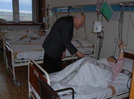 Biskup Jan Baxant navštívil na Štědrý den litoměřickou nemocnici